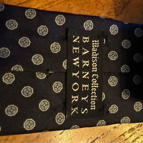 Men’s All Silk Barney’s New York Tie - Picture 3 of 6